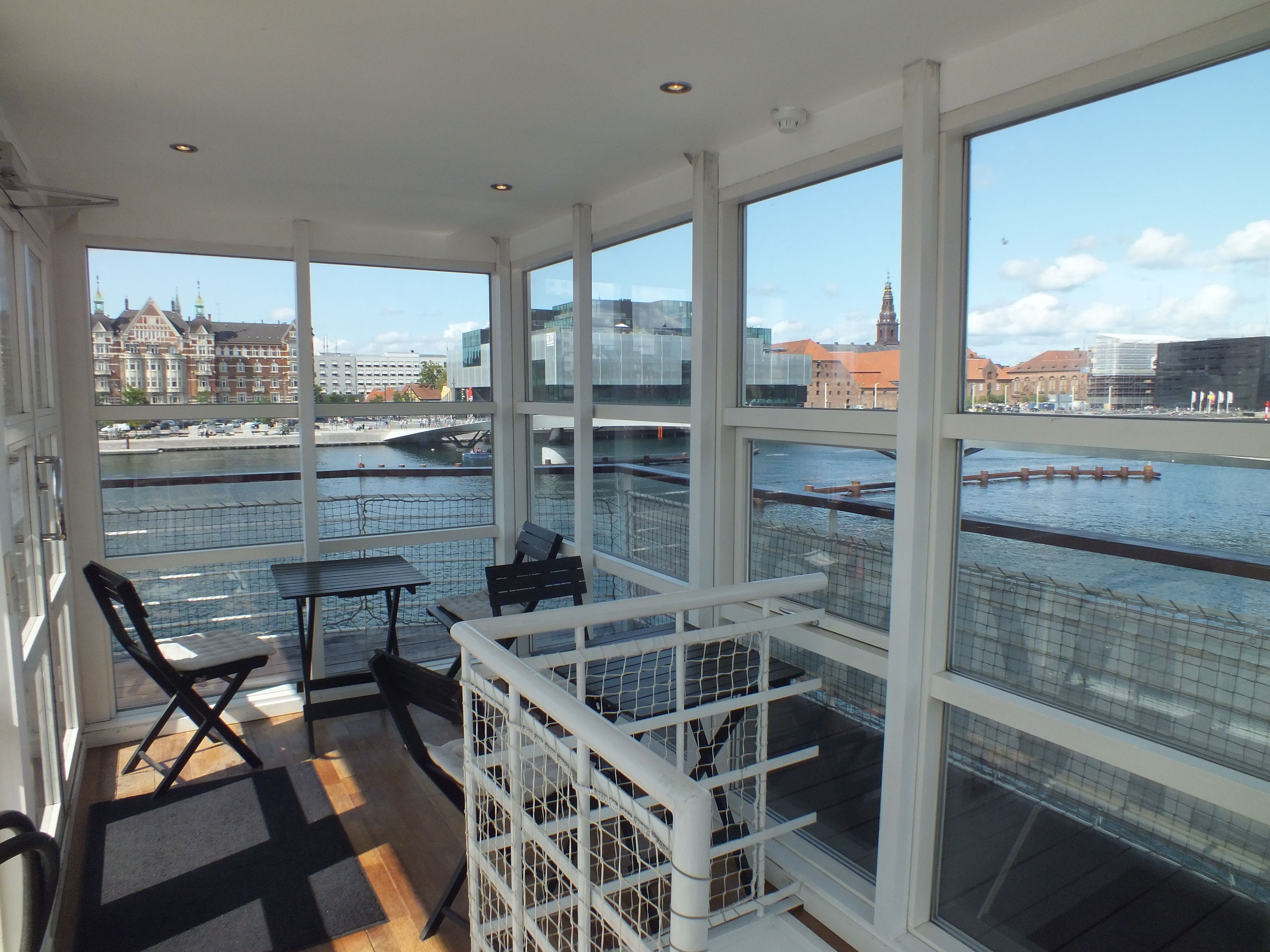 薄型テレビ、床暖房