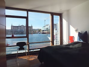 Bureau, espace de travail pour ordinateur portable, rideaux occultants