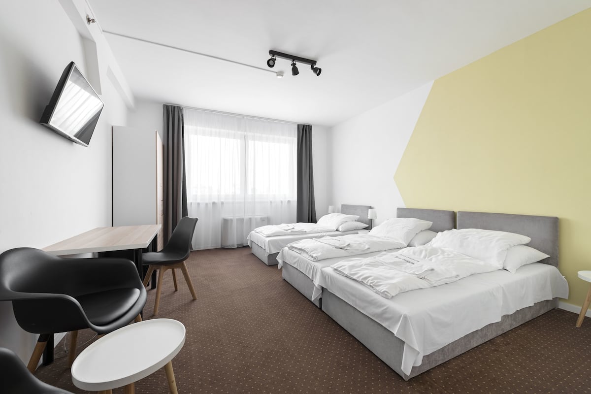 1 soveværelse, minibar, pengeskab på værelset, skrivebord