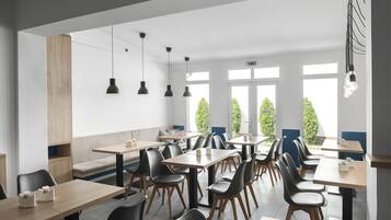 Dagelijks ontbijtbuffet (EUR 11 per persoon)