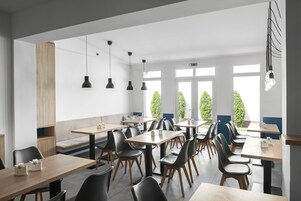 Dagelijks ontbijtbuffet (EUR 11 per persoon)