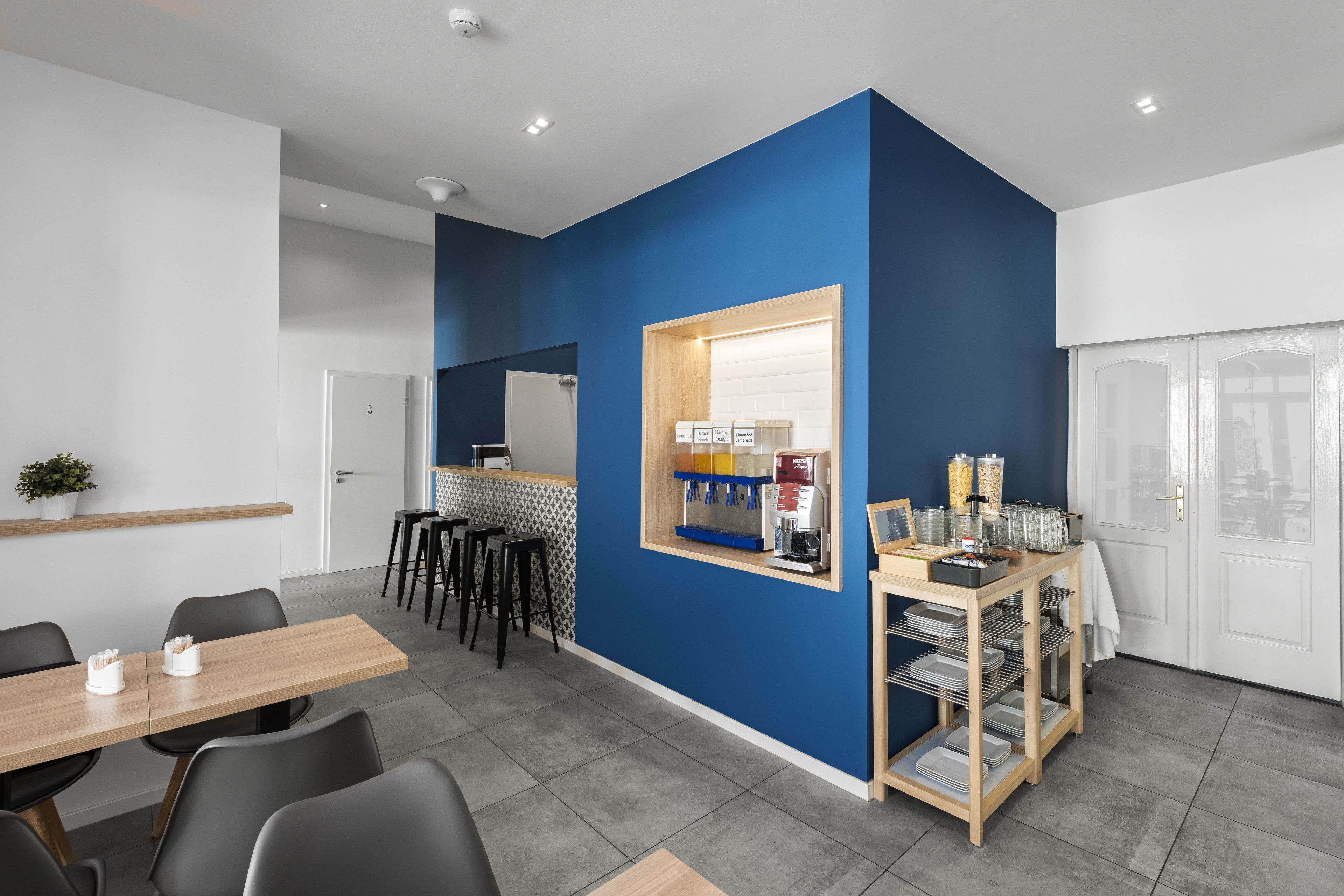 daily buffet breakfast (eur 11 per person)