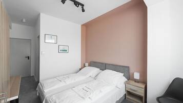 Standaard kamer, 1 twee- of 2 eenpersoonsbedden | 1 slaapkamer, een minibar, een kluis op de kamer, een bureau