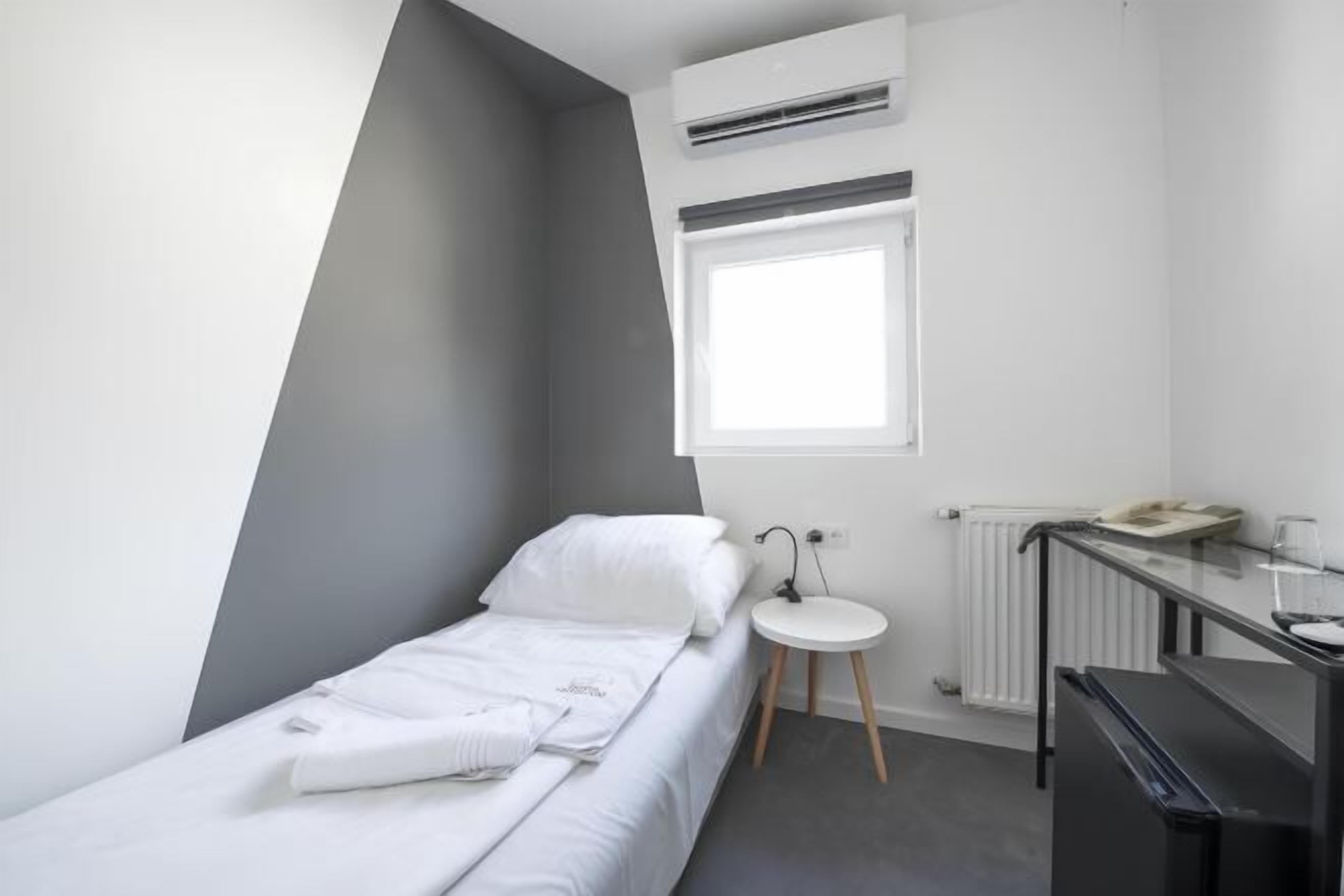 Minibar, coffres-forts dans les chambres, bureau, Wi-Fi gratuit