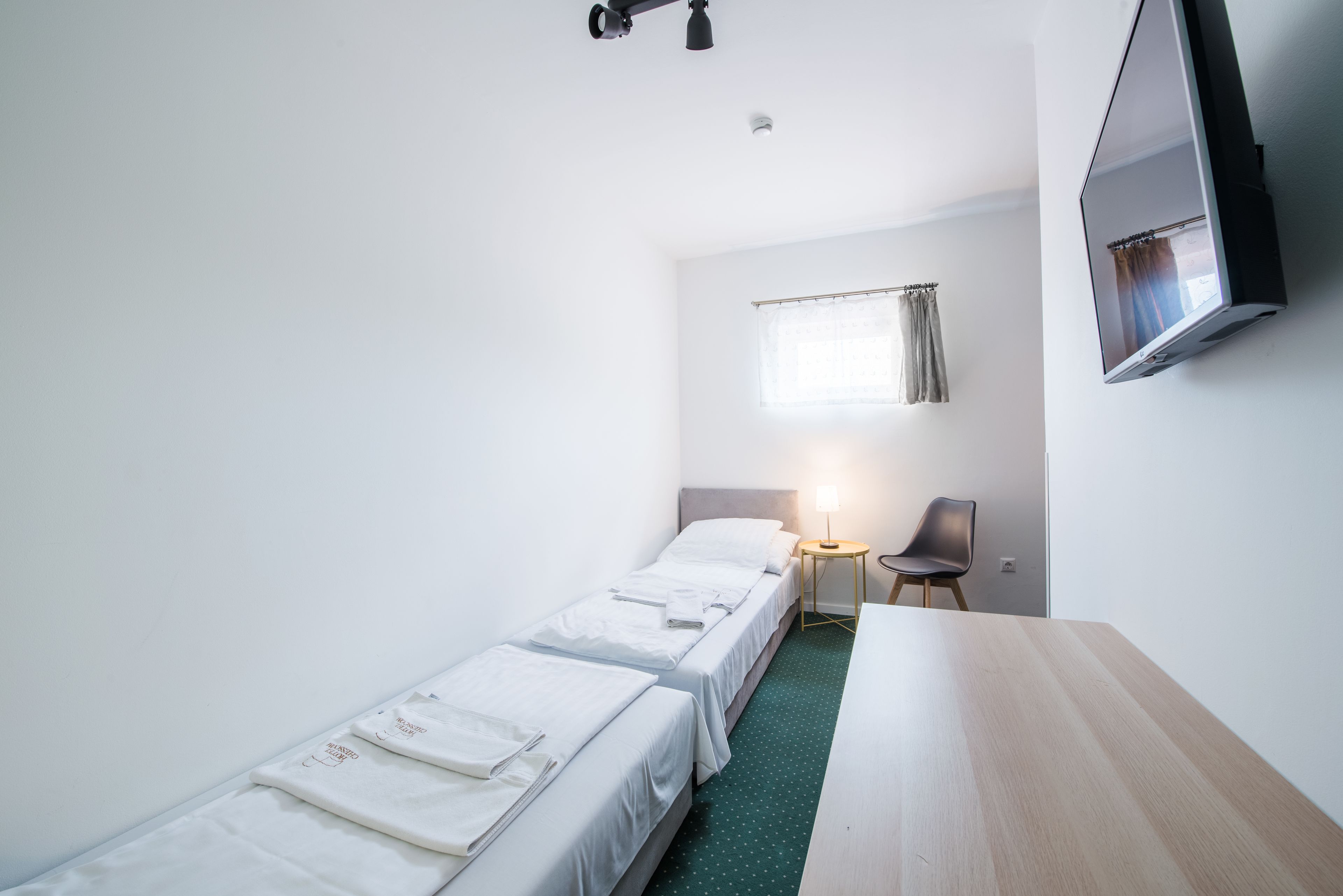 compact twin room | minibar, in-room safe, desk, free wifi