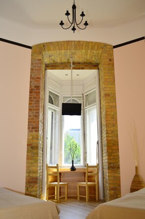 セーフティボックス (室内)、アイロン / アイロン台、可動式ベッド、WiFi (無料)