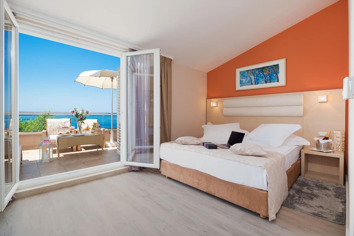 superior double room, balcony | minibar, in-room safe, free wifi