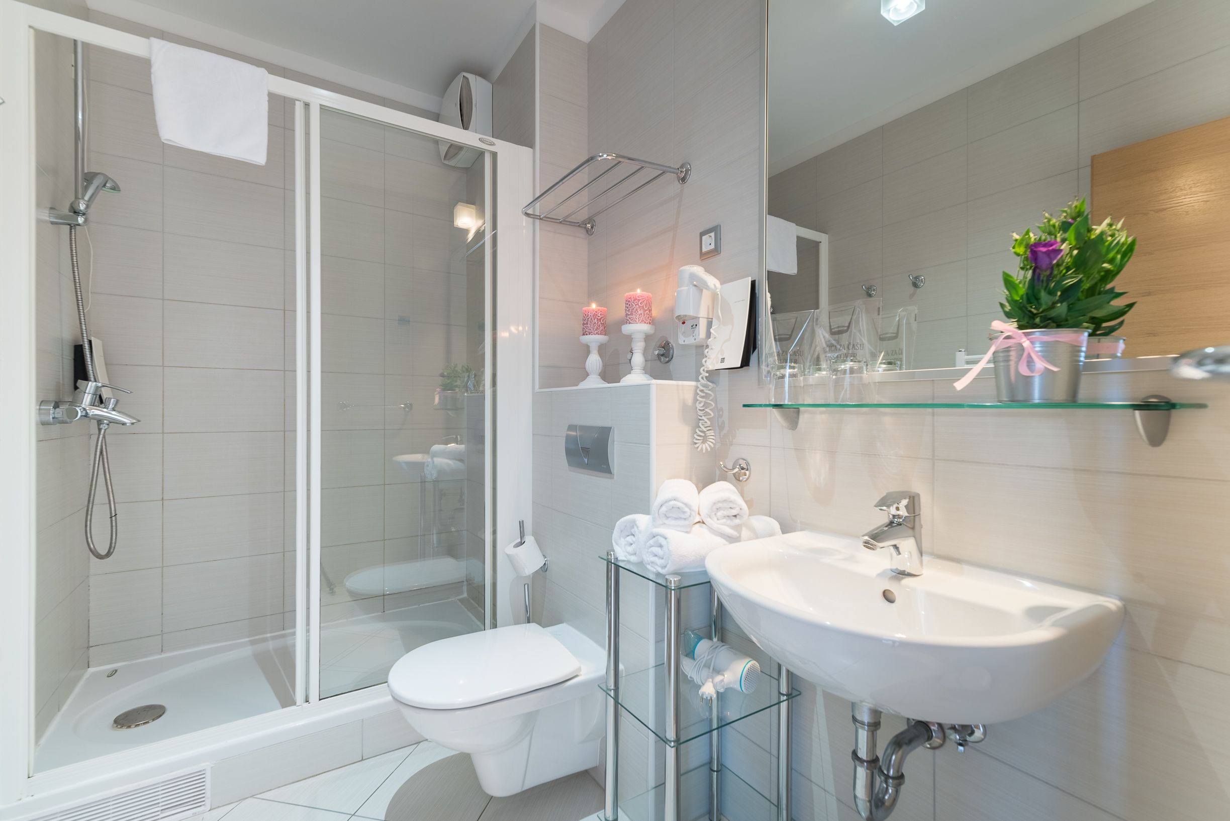 superior double room, balcony | bathroom | shower, hair dryer, towels