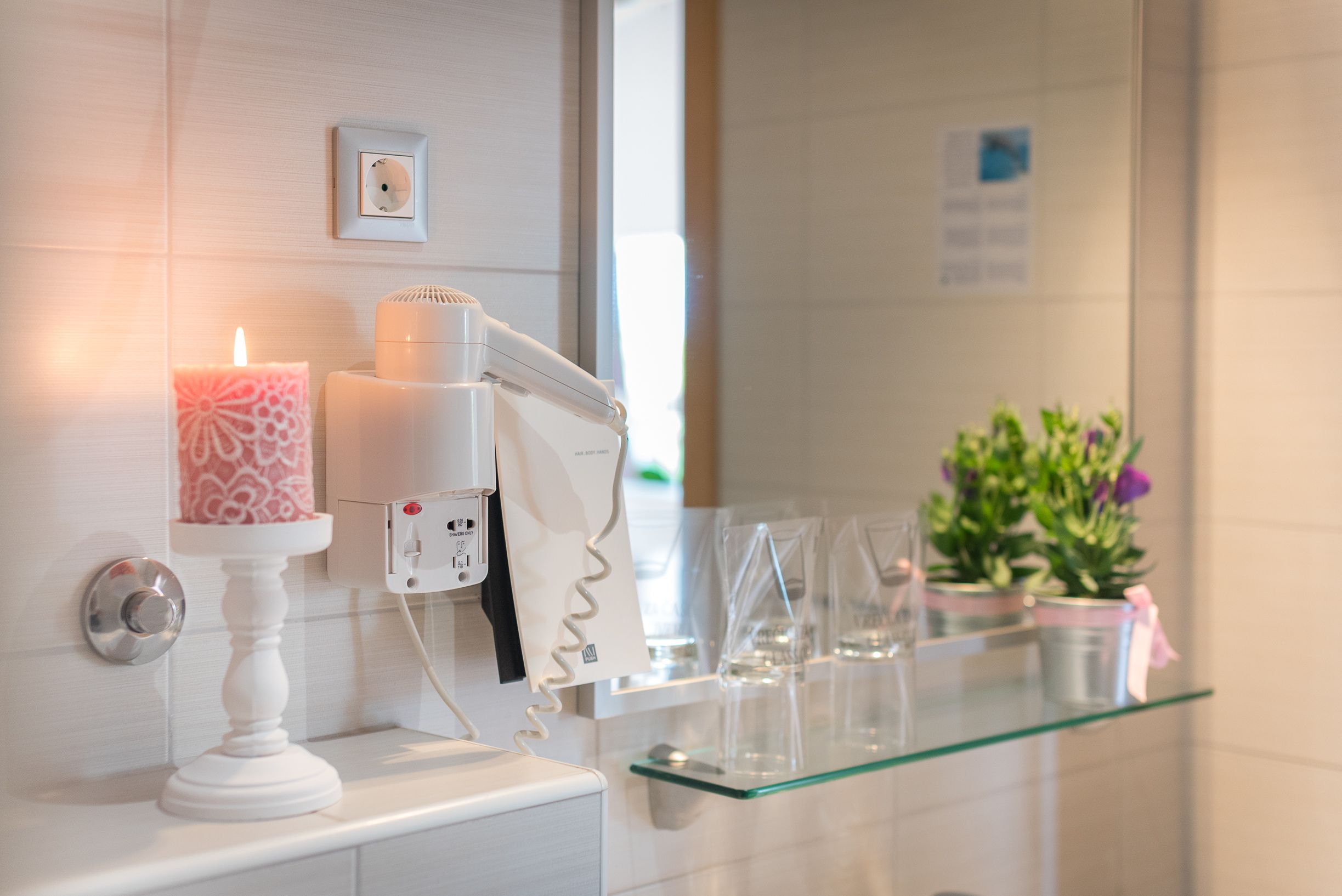 superior double room, balcony | bathroom | shower, hair dryer, towels