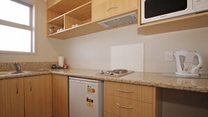 Coffee/tea maker, fridge - Big Five Motel (Palmerston North)