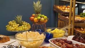 A buffet with various fruits, cheeses, and meats. - Grand Hotel Regina (Salsomaggiore Terme)