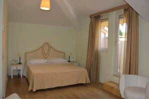 Double or Twin Room | Minibar, in-room safe, desk, blackout drapes - Grand Hotel Regina (Salsomaggiore Terme)