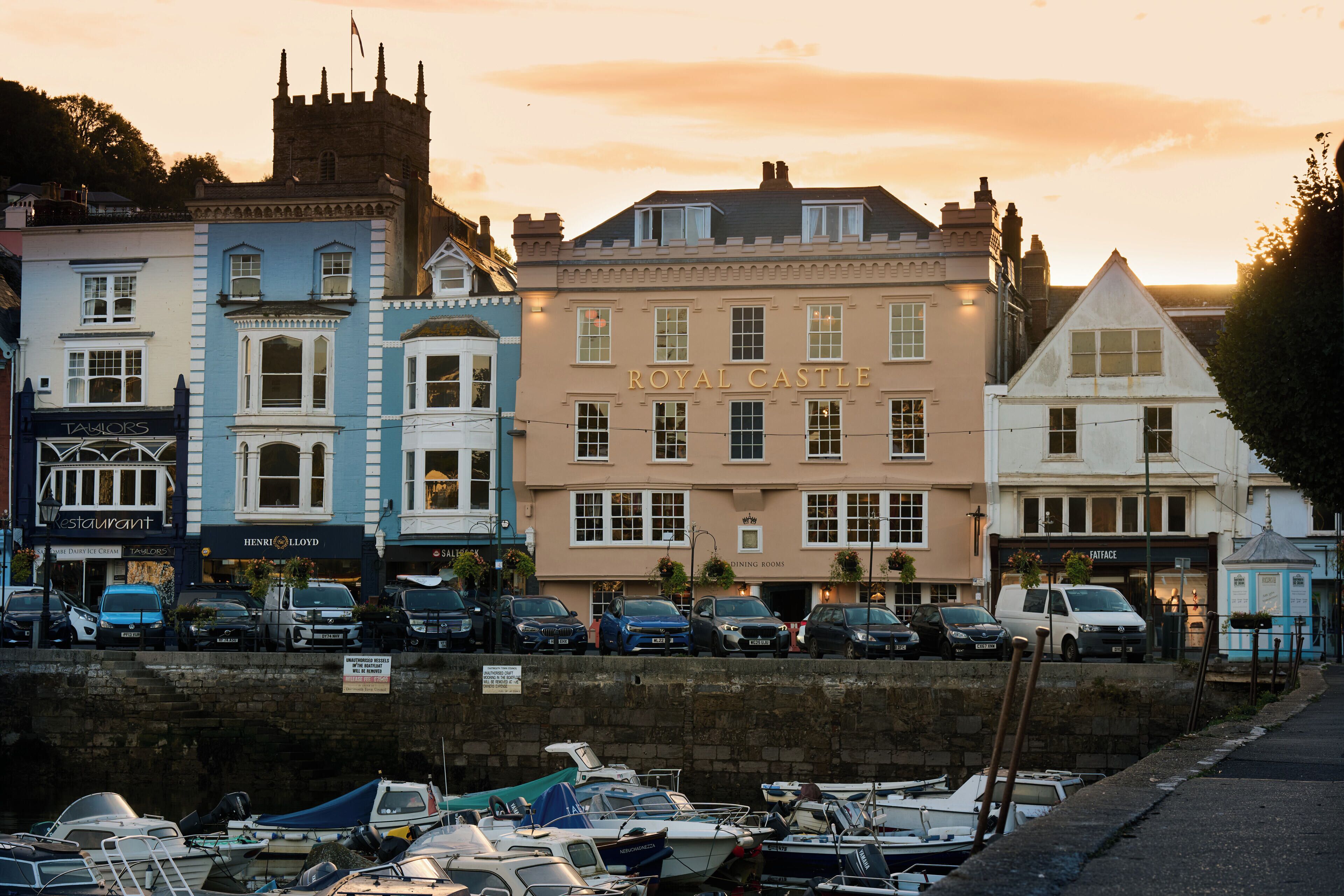 Vista frontal de la propiedad