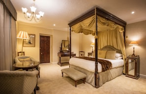 Hypo-allergenic bedding, iron/ironing board, free WiFi, bed sheets