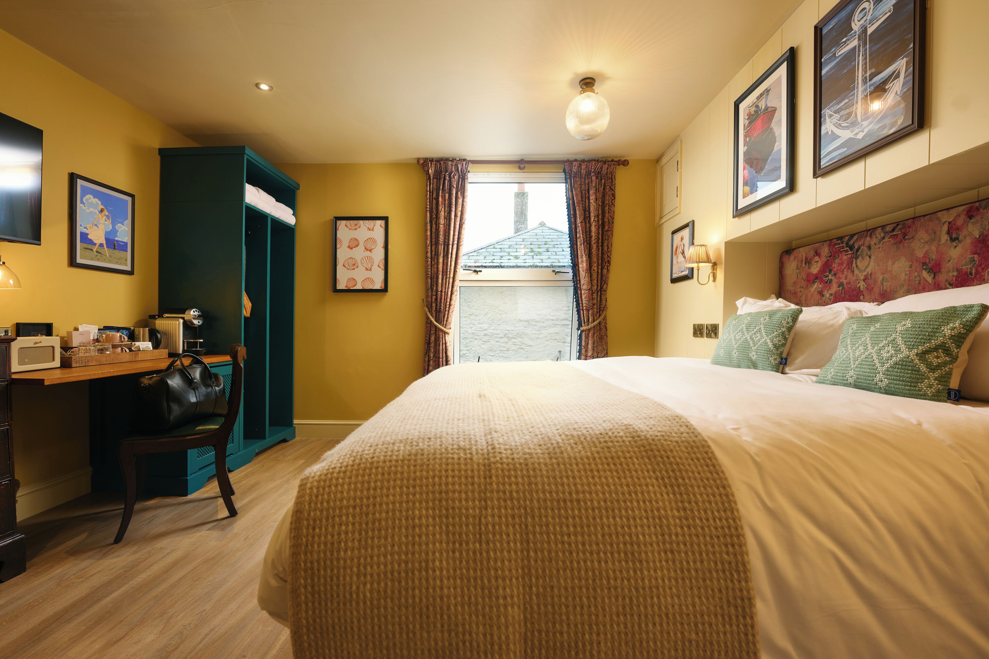 Standard Double Room | Hypo-allergenic bedding, iron/ironing board, free WiFi, bed sheets