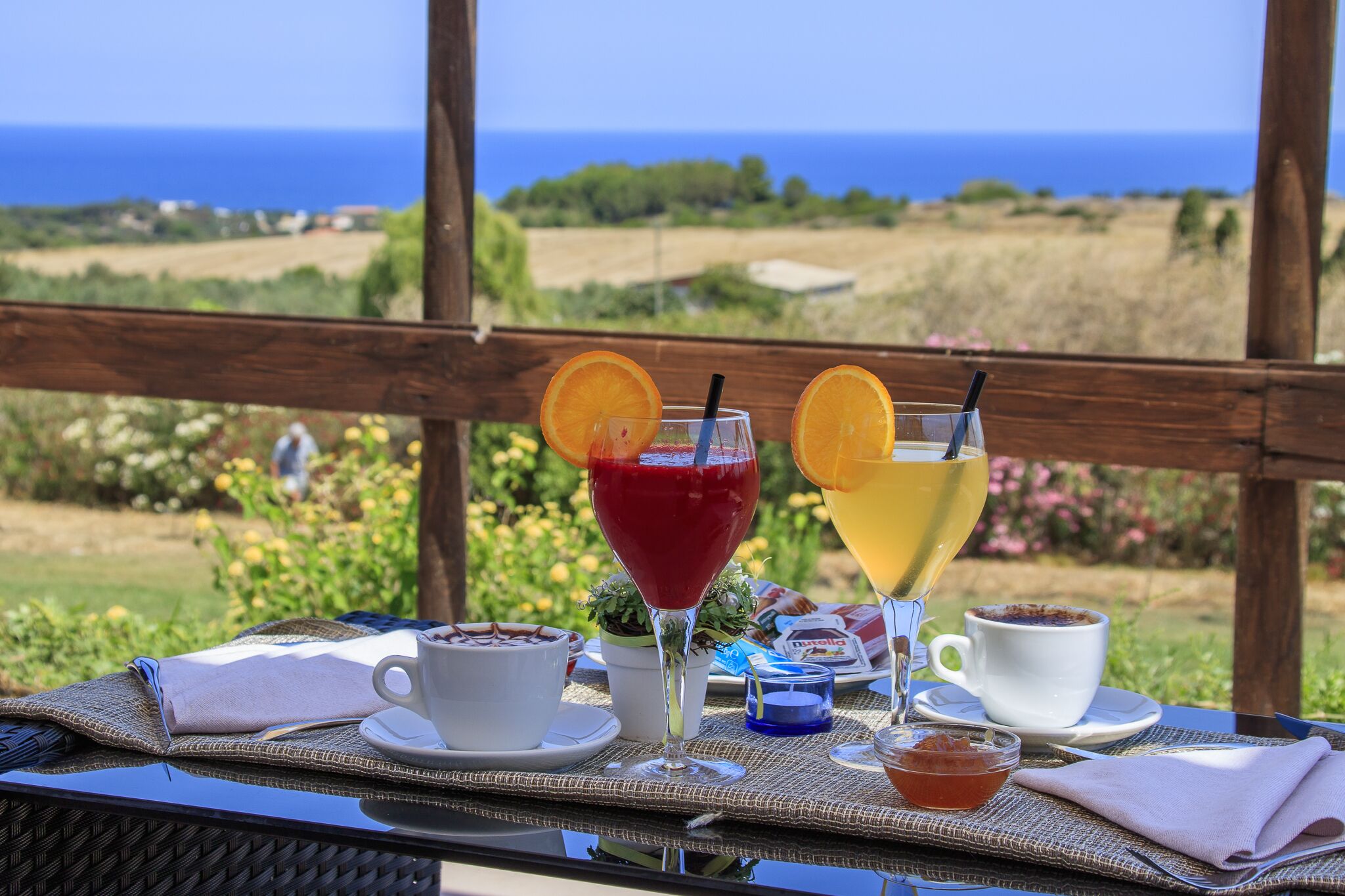 Petit déjeuner, déjeuner et dîner servis sur place, vue sur la mer