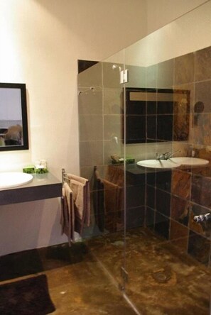 Shower, hair dryer, bathrobes, slippers - KaapsePracht (Cape Town)
