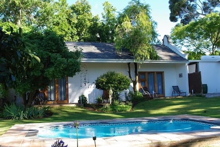 Outdoor pool, sun loungers