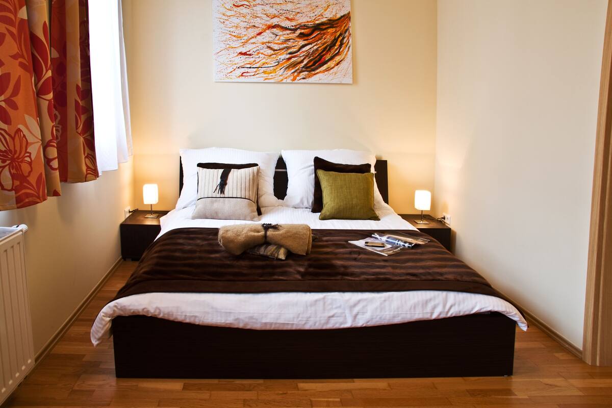 Superior appartement, 3 slaapkamers | 1 slaapkamer, een bureau, een strijkplank/strijkijzer, gratis wifi