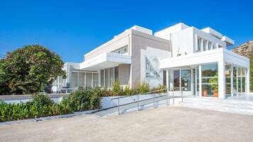 Fachada de la propiedad