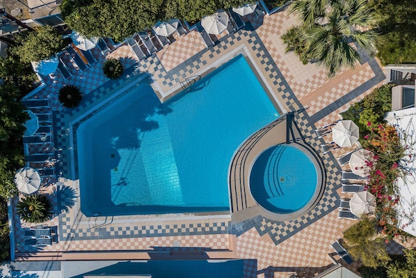 حمام سباحة