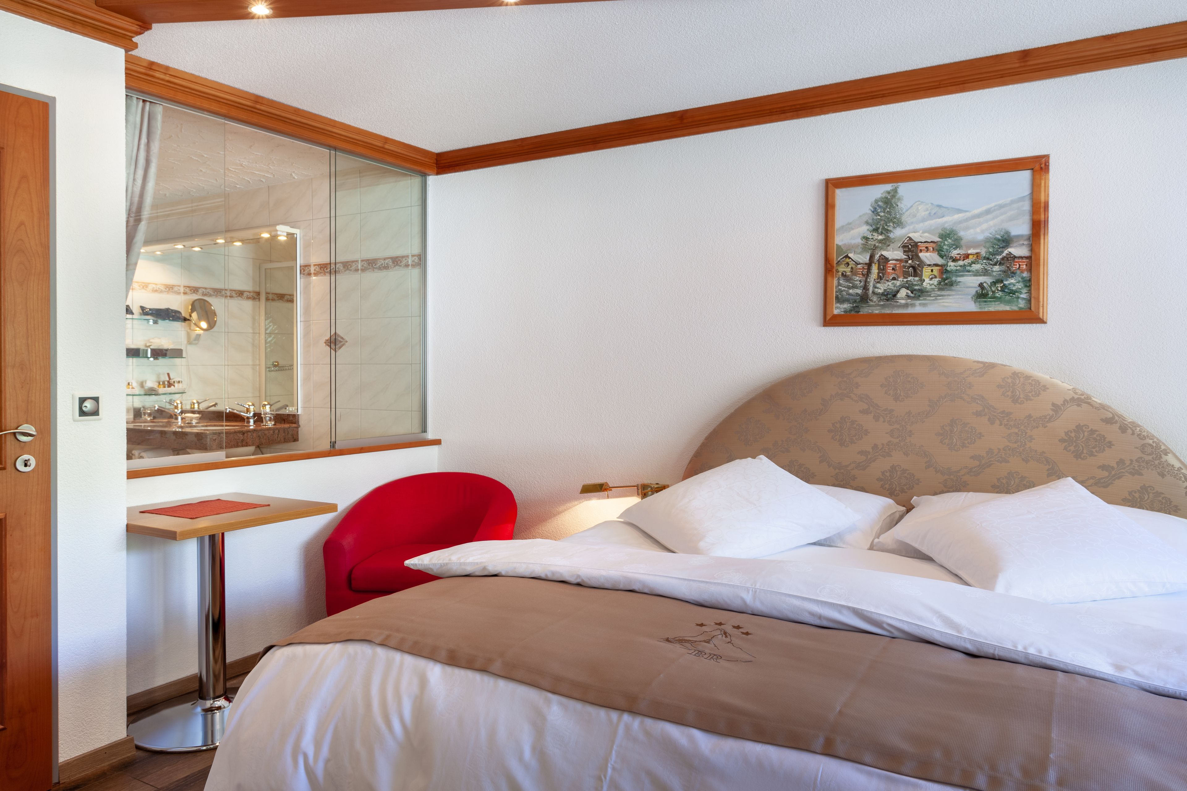 suite, jetted tub, mountain view | minibar, in-room safe, desk, cots/infant beds