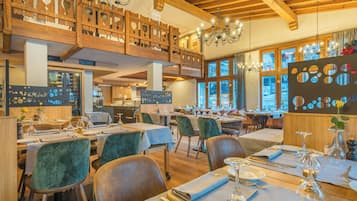 Lunch and dinner served