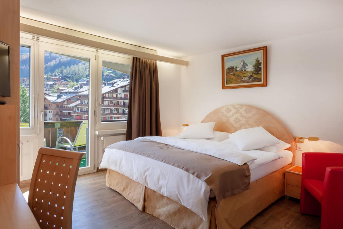 Standard Double Room, Balcony | Minibar, in-room safe, desk, cribs/infant beds