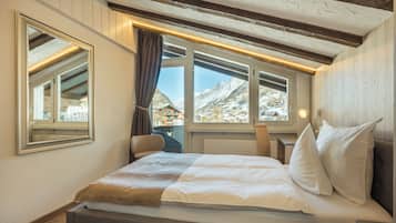 Single Room, Balcony | Minibar, in-room safe, desk, cots/infant beds