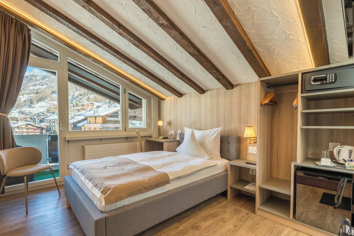 Minibar, in-room safe, desk, cots/infant beds