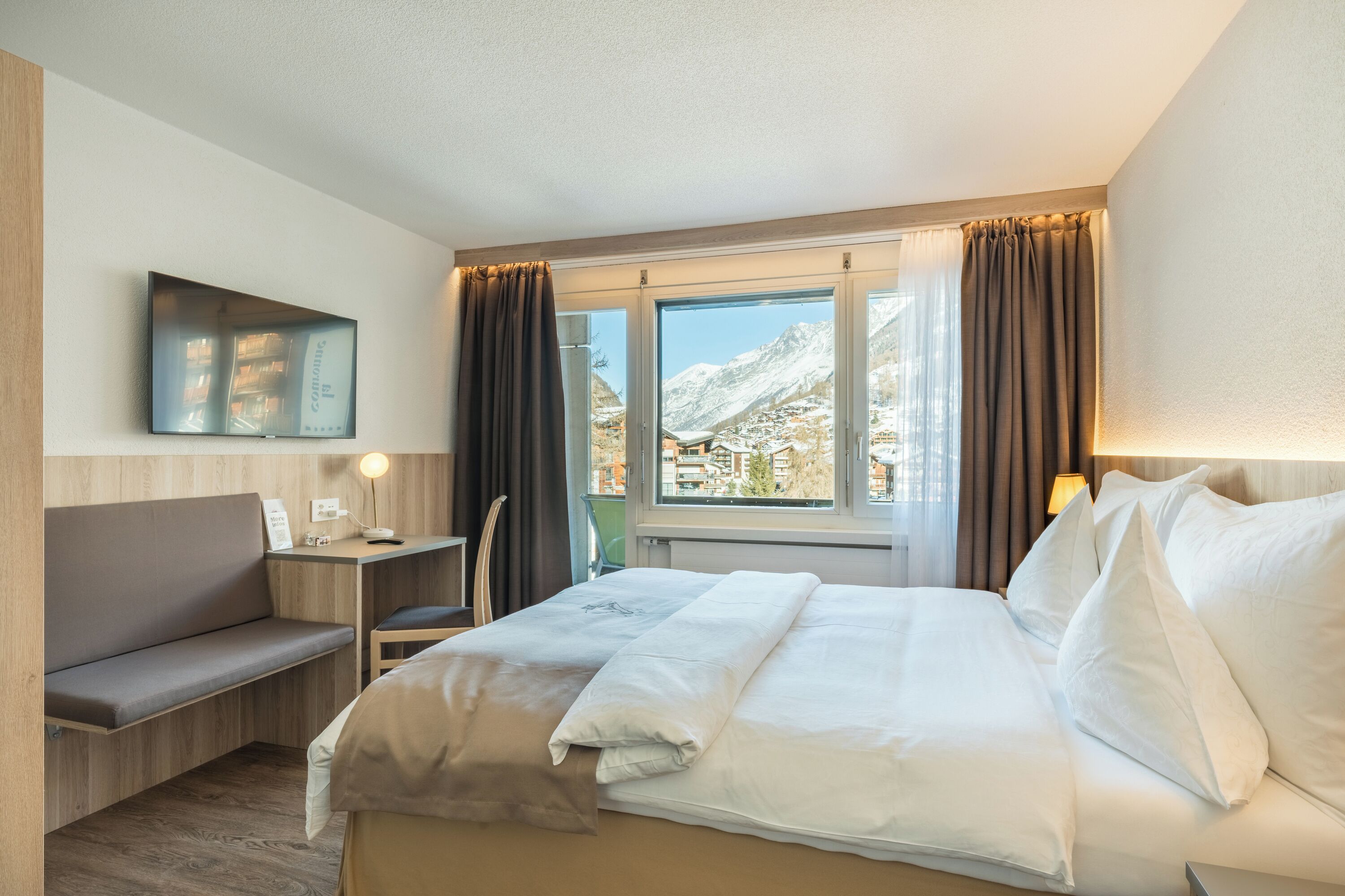 双人房, 1 张大床 | 迷你吧、客房内保险箱、办公桌、婴儿床