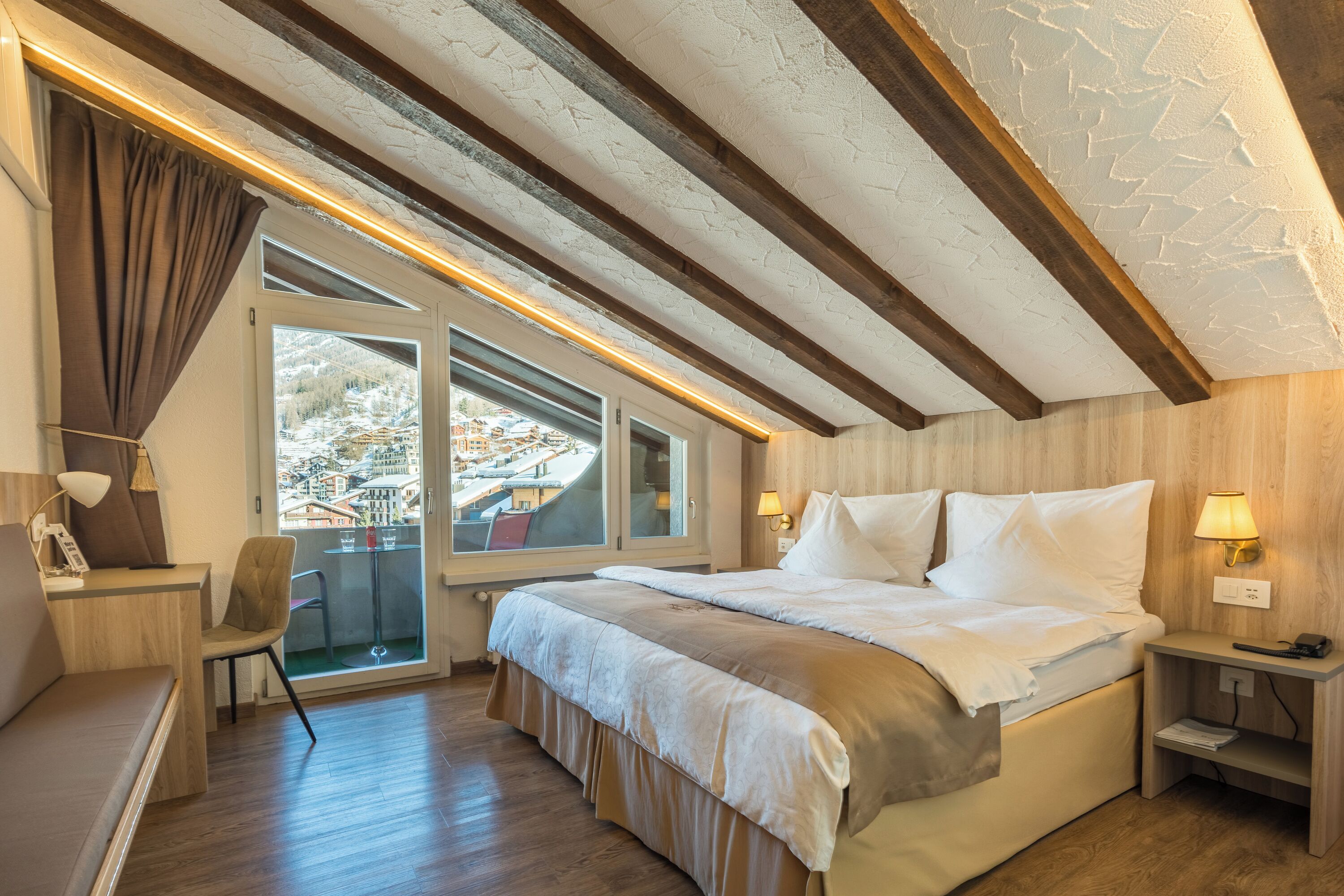 标准双人房, 阳台 | 迷你吧、客房内保险箱、办公桌、婴儿床