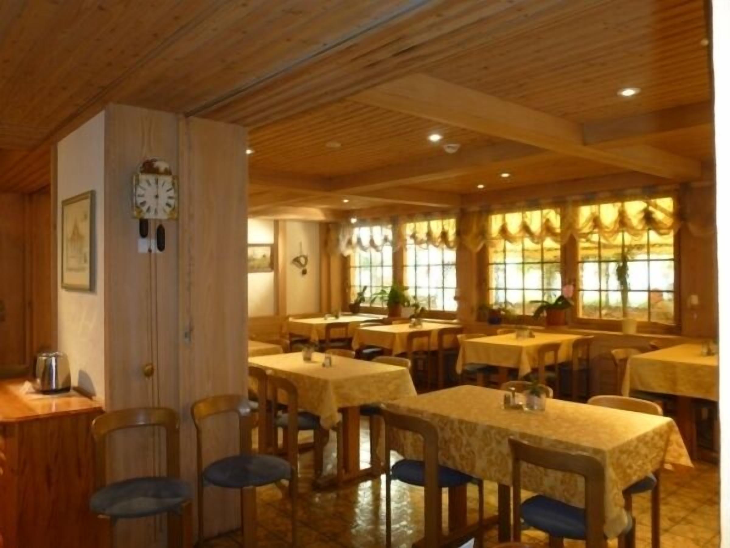 Bao gồm bữa sáng buffet hàng ngày 