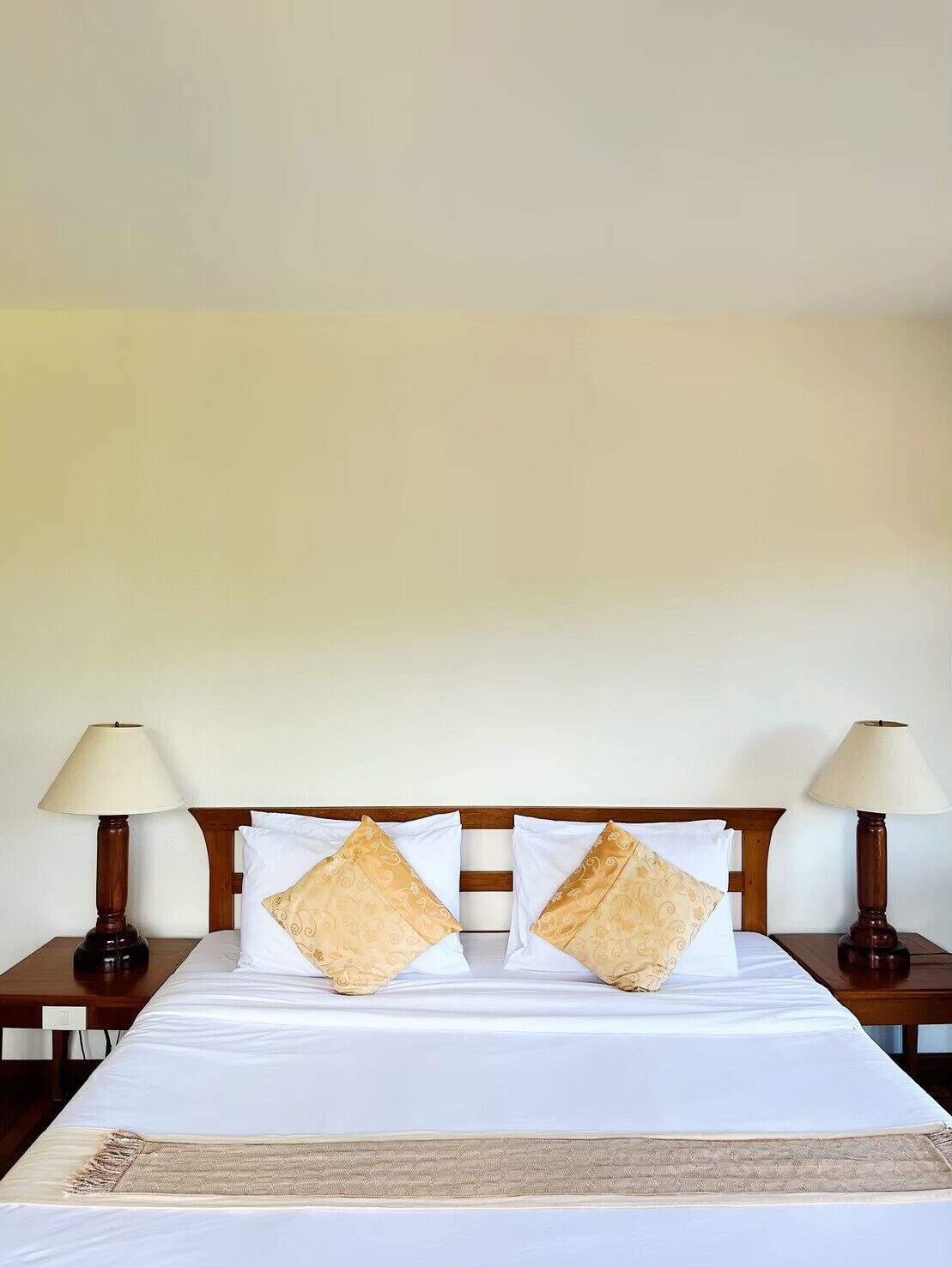 Artículos del minibar gratis, cortinas blackout y wifi gratis 