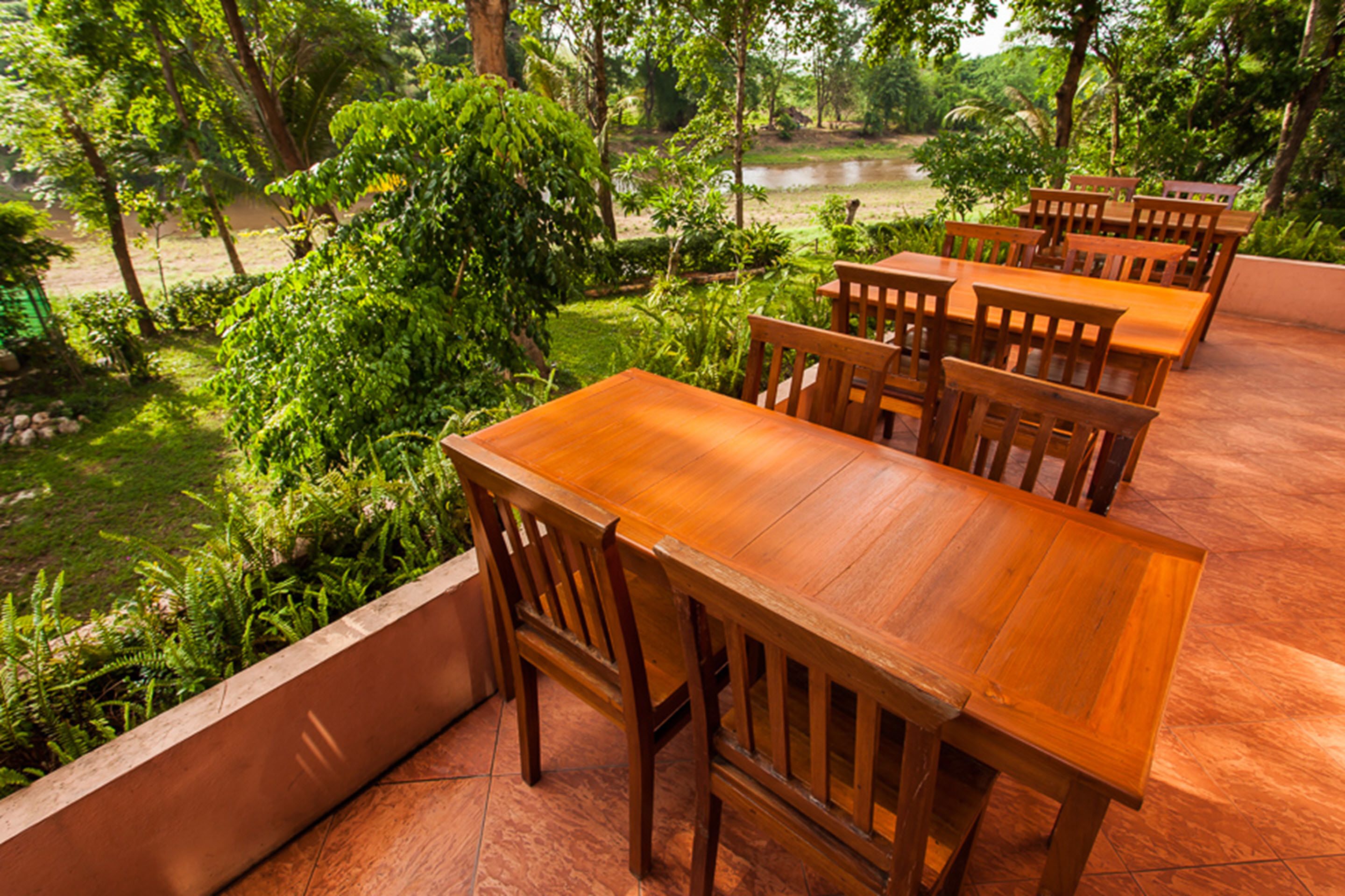供應早餐、午餐、晚餐；泰國菜