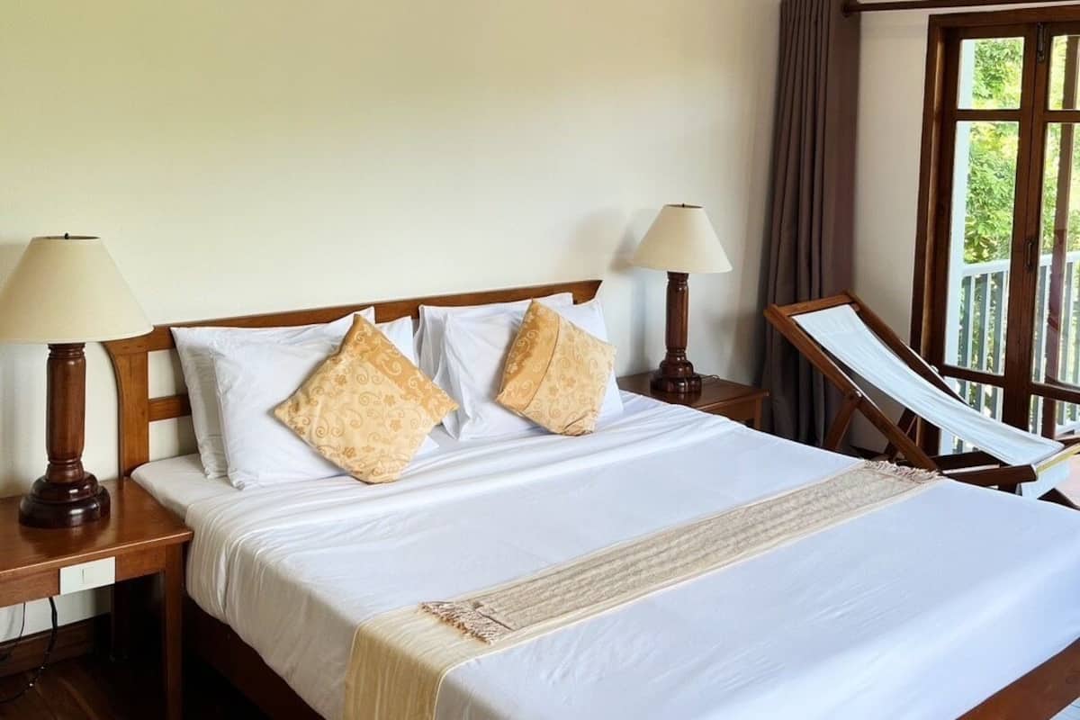 Deluxe Tek Büyük Yataklı Oda, 1 Büyük (Queen) Boy Yatak, Nehir Manzaralı | Ücretsiz minibar ürünleri, güneşlik/perde, ücretsiz kablosuz İnternet