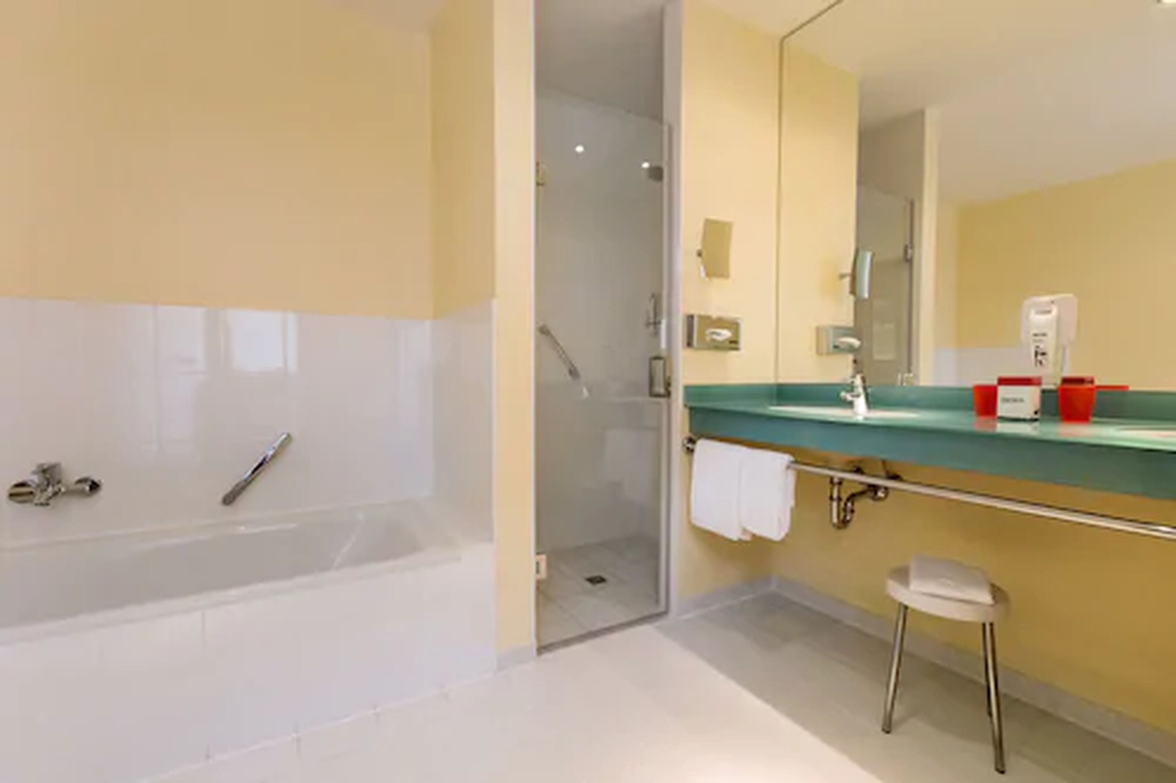 junior suite | bathroom | free toiletries, hair dryer, towels, soap