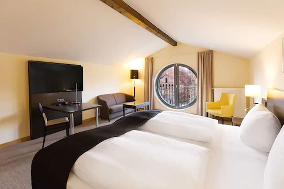 deluxe double room | premium bedding, free minibar, in-room safe, desk