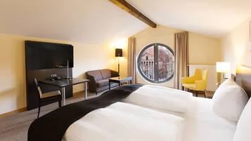 Premium bedding, free minibar, in-room safe, desk