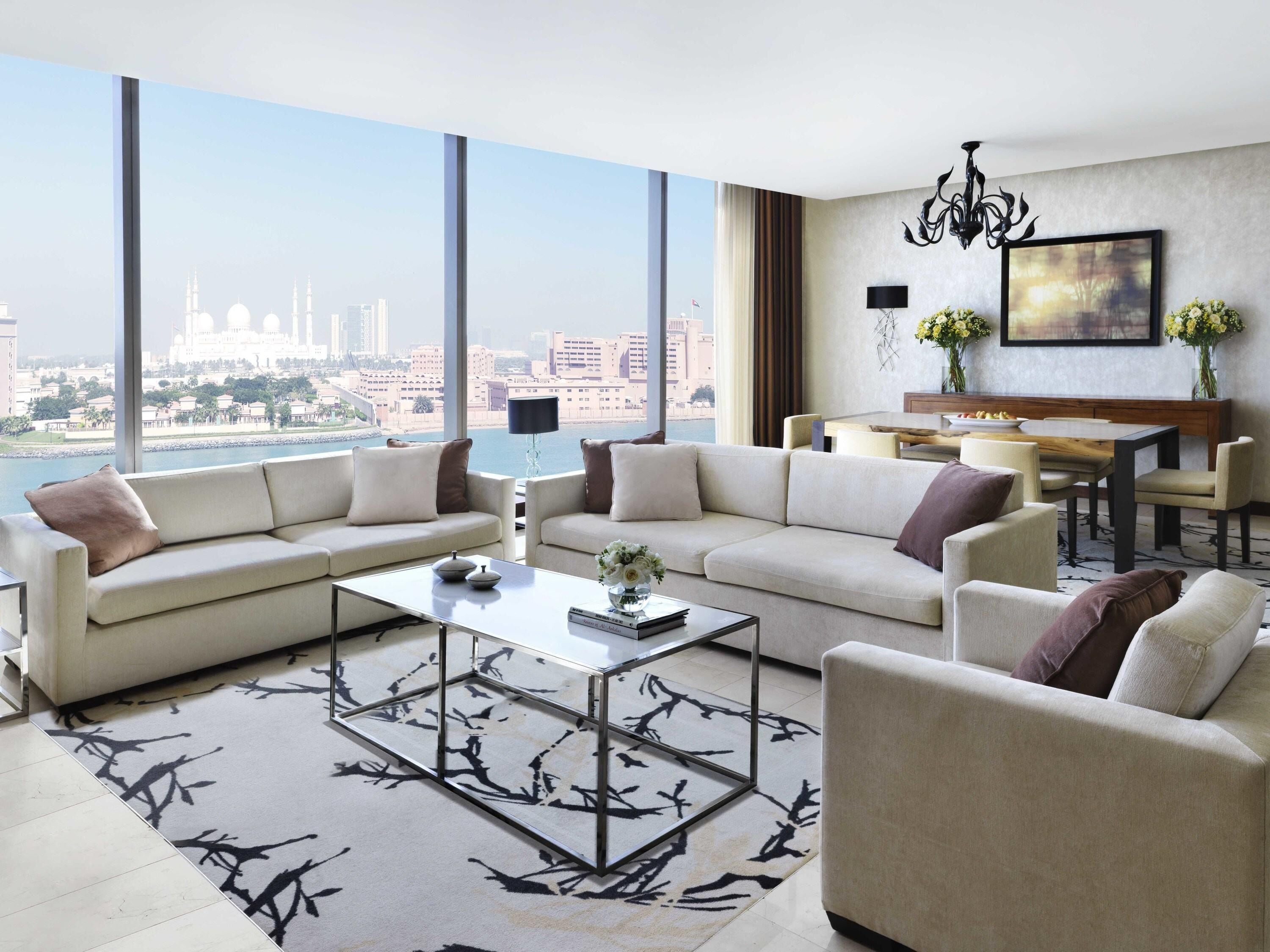 Fairmont Villa | Hypo-allergenic bedding, minibar, in-room safe, desk