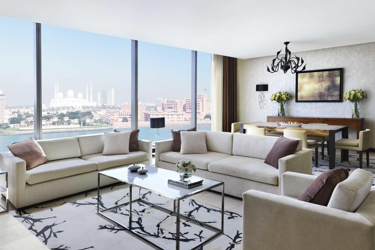 Fairmont Villa | Hypo-allergenic bedding, minibar, in-room safe, desk