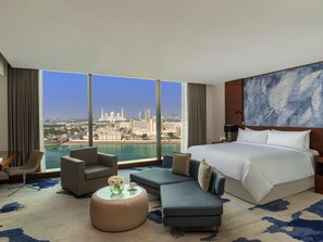 Deluxe Creek View King | Hypo-allergenic bedding, minibar, in-room safe, desk - Fairmont Bab Al Bahr (Abu Dhabi)