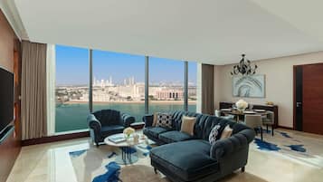 Fairmont Gold, Signature-Suite, 1 King-Bett, Nichtraucher | Allergikerbettwaren, Minibar, Zimmersafe, Schreibtisch