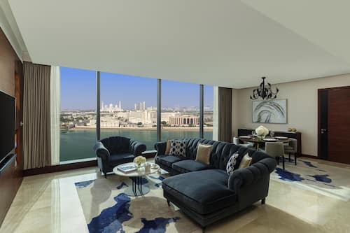 Fairmont Gold, Suite Signature, 1 très grand lit, non-fumeur | Literie hypoallergénique, minibar, coffre-fort, bureau