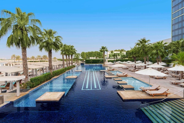 8 restoran, melayani sarapan, makan siang; sajian masakan internasional