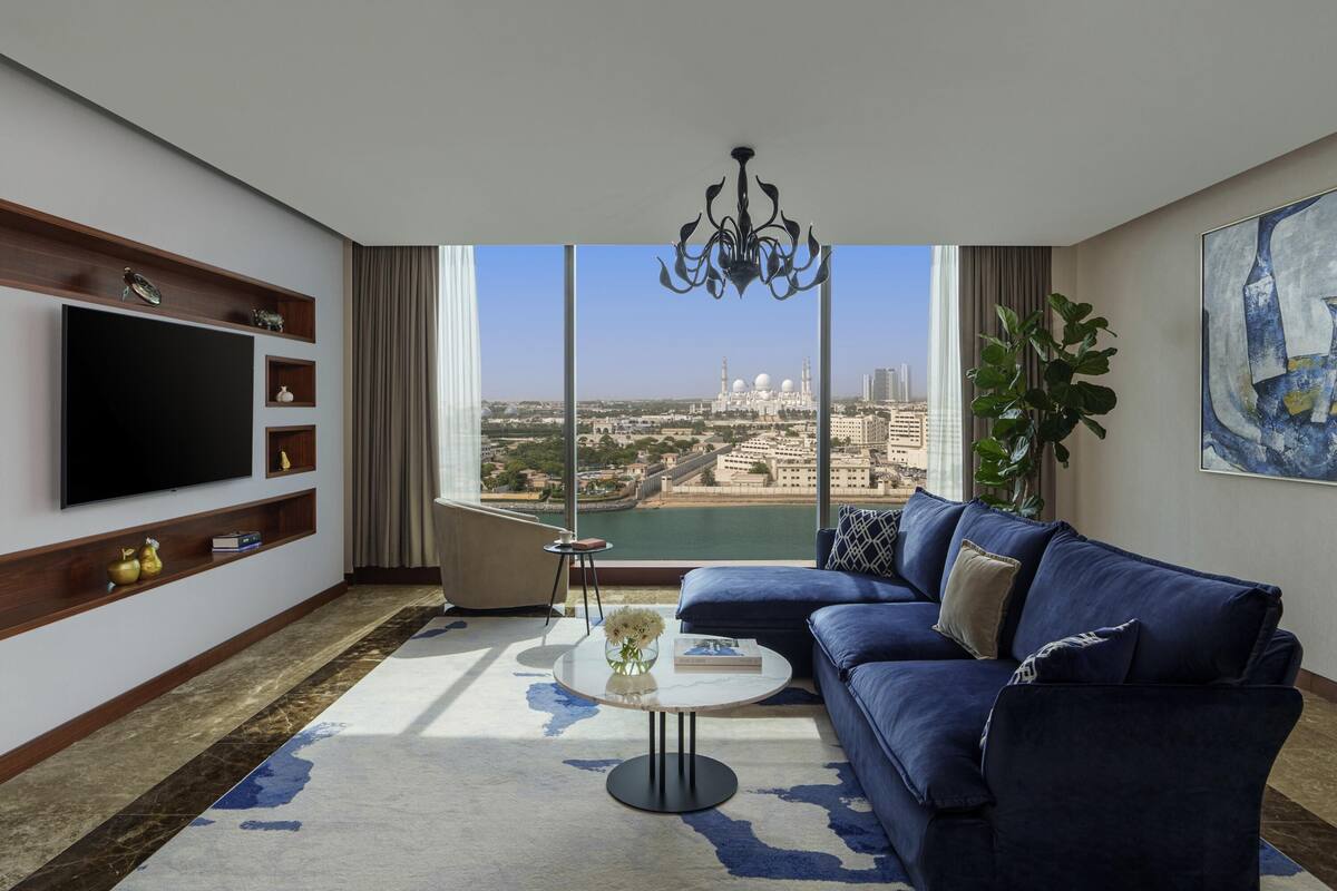 Royal Suite | Peralatan tempat tidur hipoalergenik, bar mini, peti besi dalam bilik 