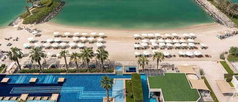 8 restaurants, breakfast, lunch, dinner served; international cuisine