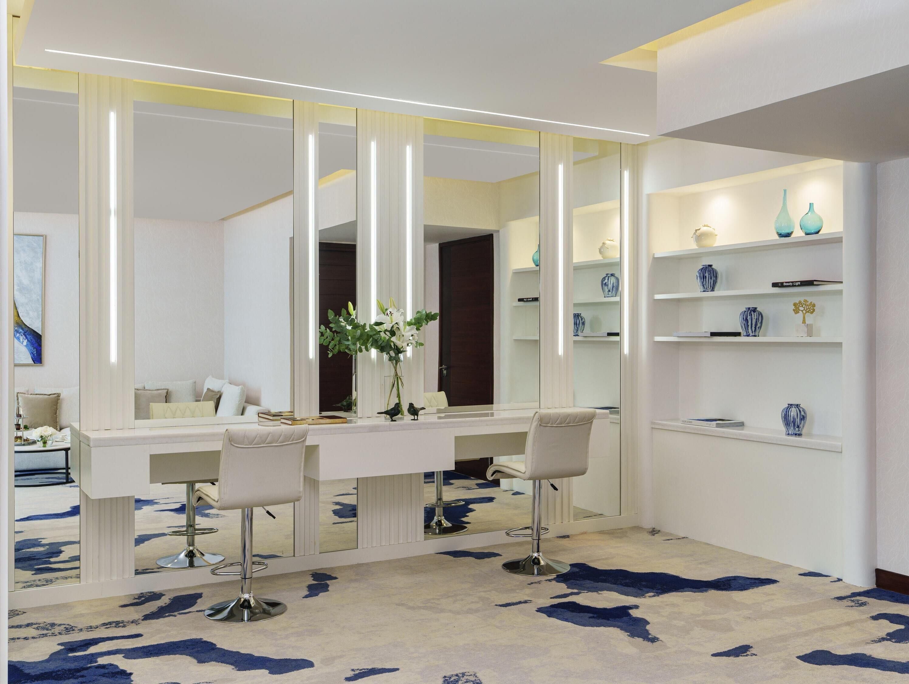 Fairmont Gold Vista King Suite | Hypo-allergenic bedding, minibar, in-room safe, desk