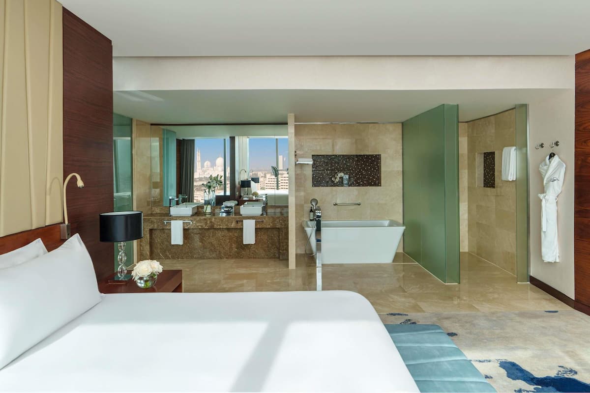1 bedroom, hypo-allergenic bedding, minibar, in-room safe