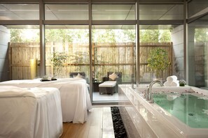 Couples treatment room(s), sauna, hot tub, body treatments, hydrotherapy - Fairmont Yangcheng Lake (Suzhou)